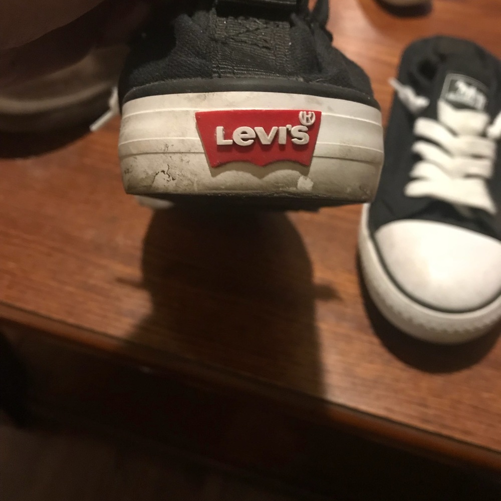 Levis tennis’s shoes